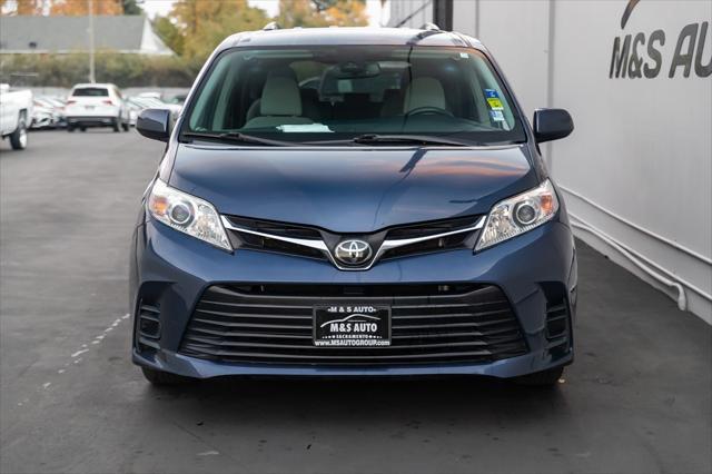 2020 toyota sienna le