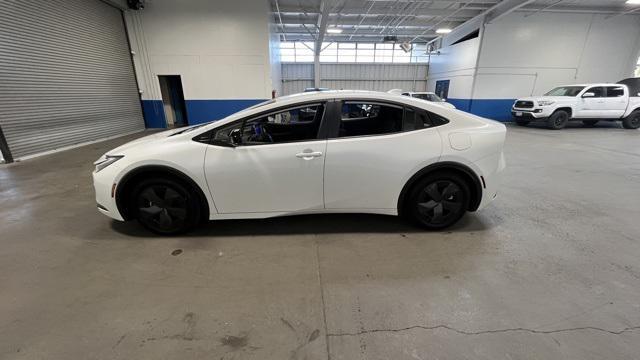 2023 toyota prius le