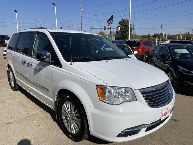 2015 chrysler town & country limited