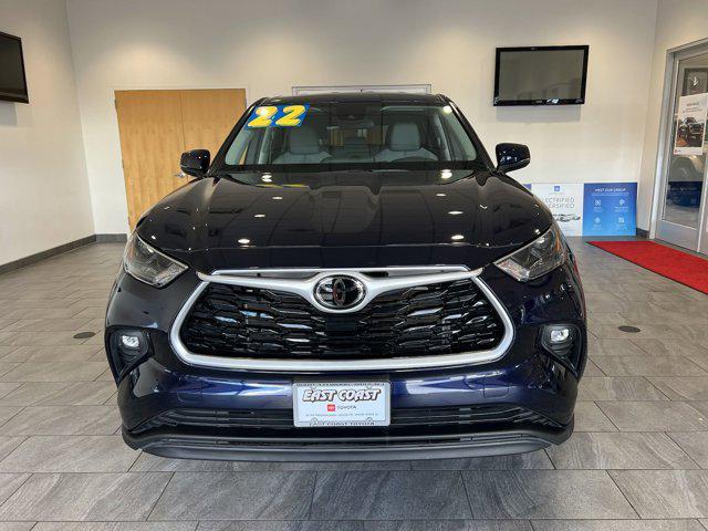 2022 toyota highlander le