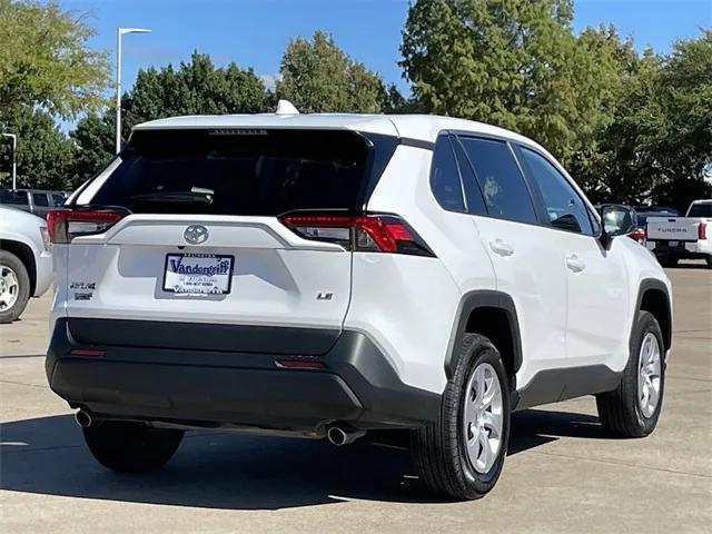2024 toyota rav4 le