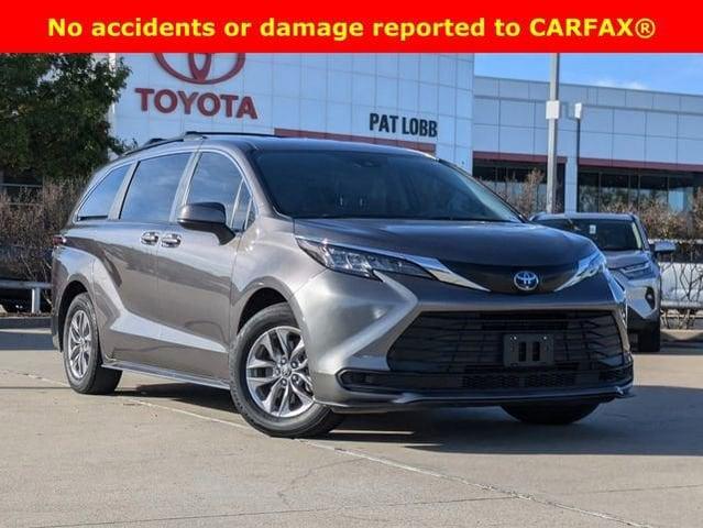 2022 toyota sienna le