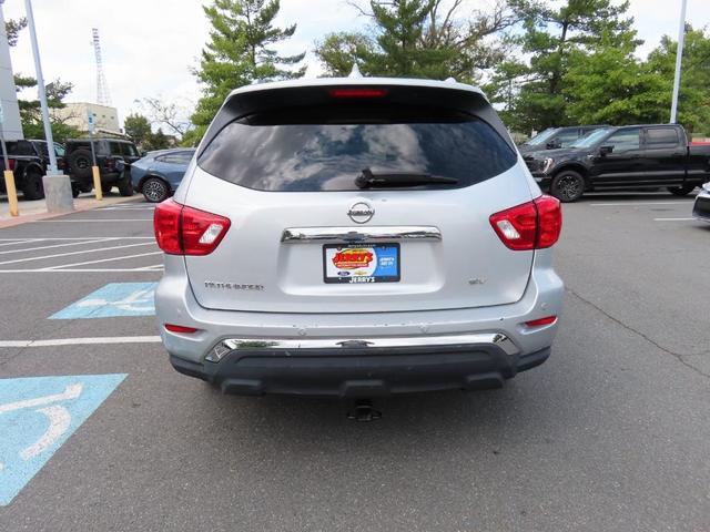 2019 nissan pathfinder sv