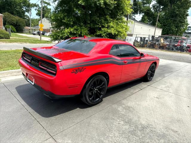 2017 dodge challenger sxt