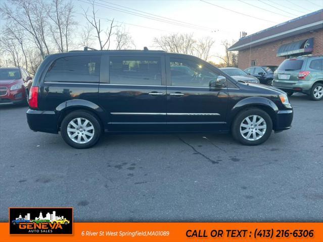 2011 chrysler town & country touring-l