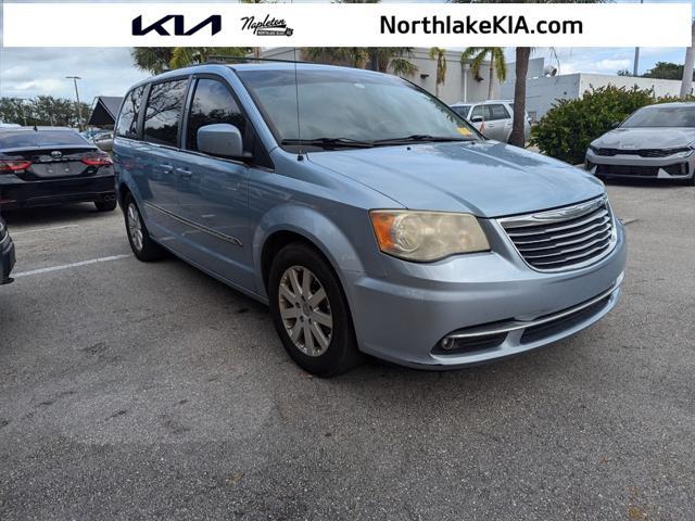 2013 chrysler town & country touring