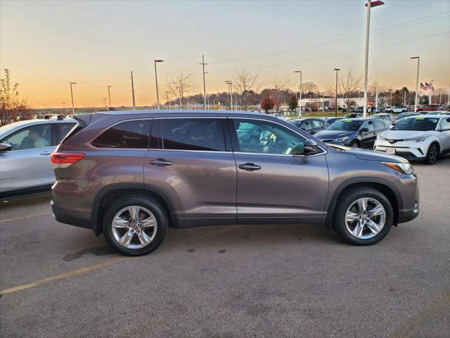 2017 toyota highlander limited
