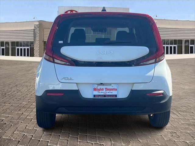 2022 kia soul lx