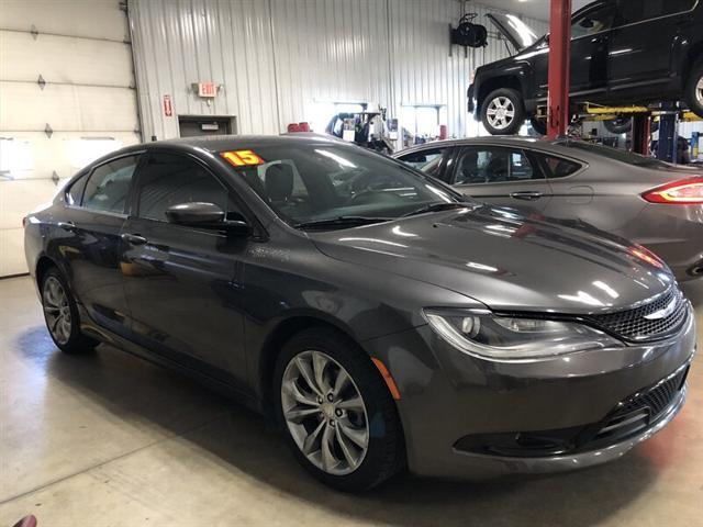 2015 chrysler 200 s