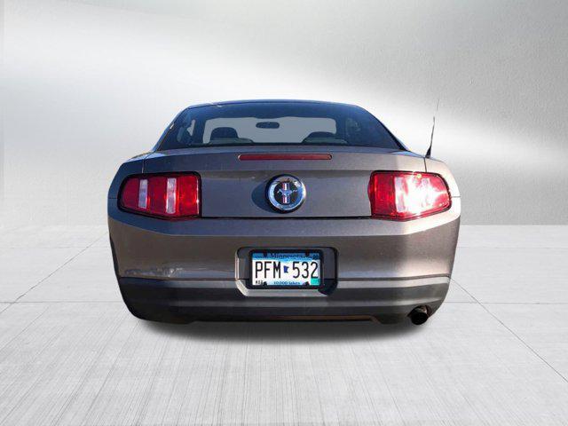 2010 ford mustang base