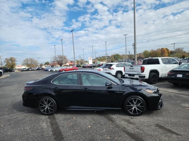 2021 toyota camry se