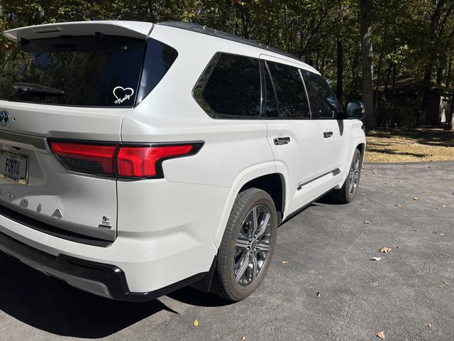 2023 toyota sequoia capstone