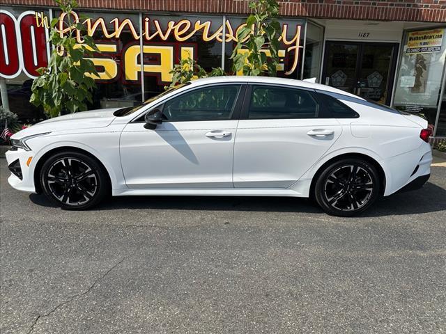 2022 kia k5 gt-line