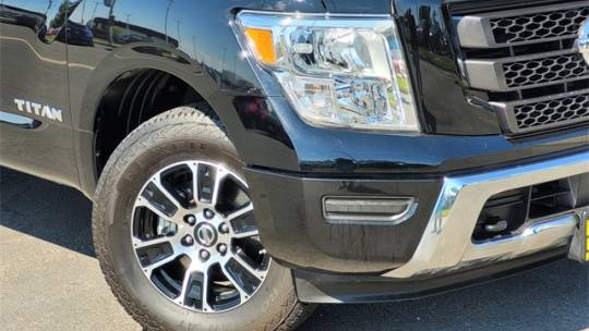 2022 nissan titan sv