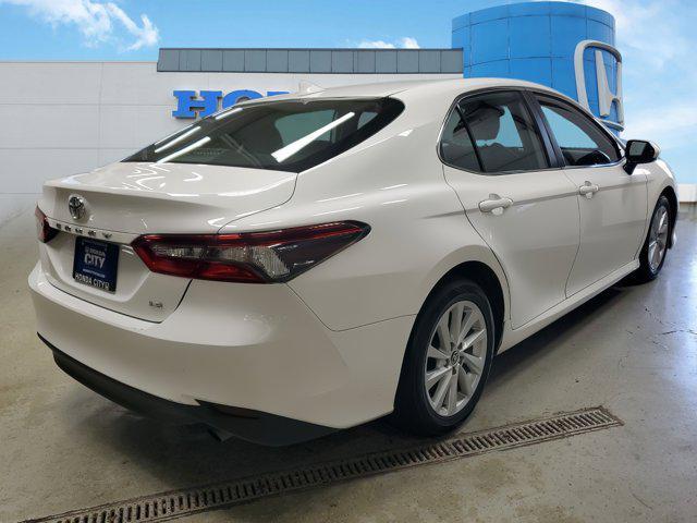 2022 toyota camry le
