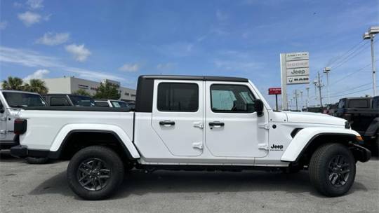 2024 Jeep Gladiator
