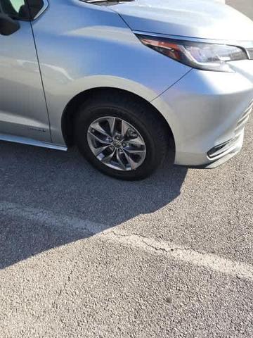 2021 toyota sienna le