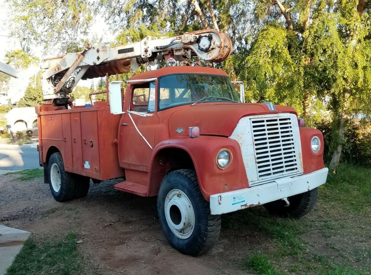 1970 international harvester loadstar 1700 4x4 with tel-econ digger derrick