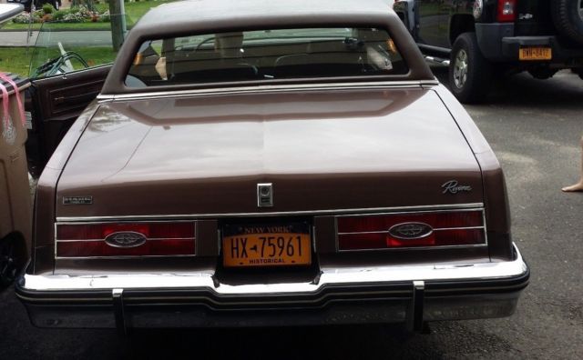 1984-buick-riviera origanal-con.low miles1800, deluxe-model-leather-valor mint!