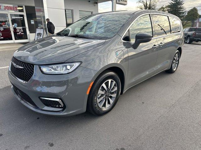 2022 chrysler pacifica hybrid touring l