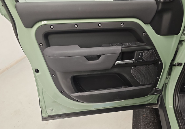 2023 land rover defender 110 75th edition