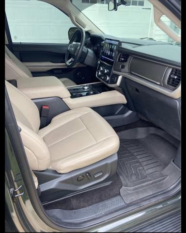 2022 ford expedition xlt
