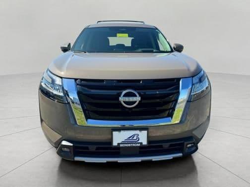 2024 nissan pathfinder platinum in oshkosh, wisconsin
