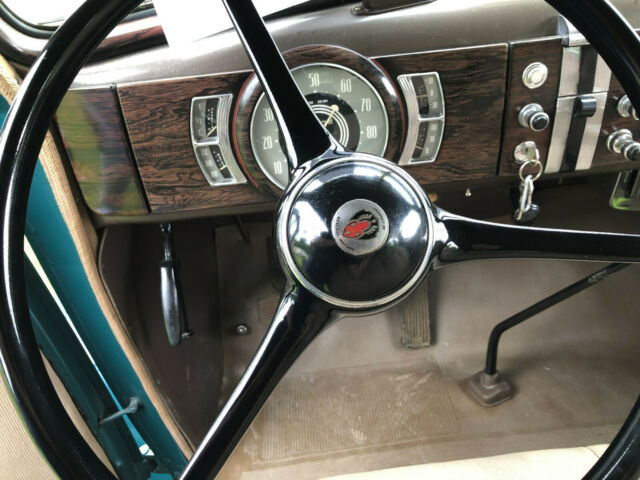 1936 oldsmobile 4 door sedan