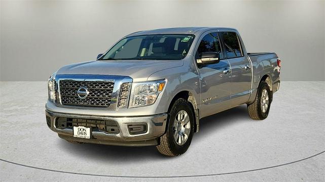 2018 nissan titan sv
