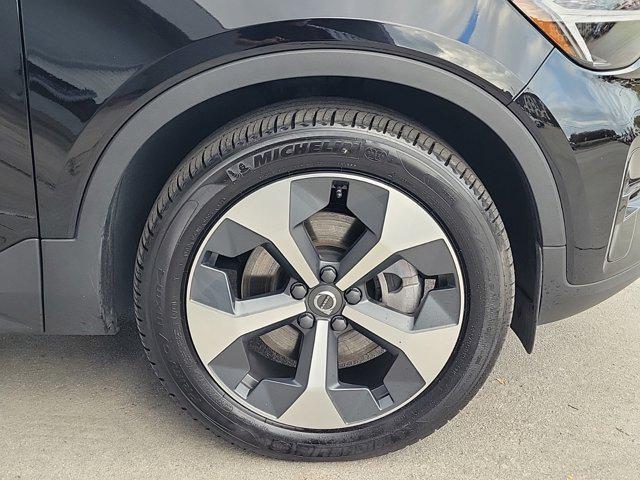 2023 volvo xc40 b5 plus dark theme