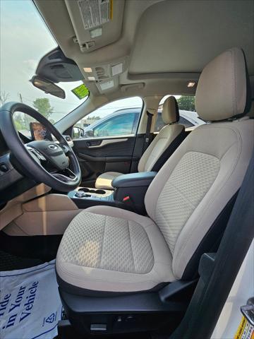 2022 ford escape se
