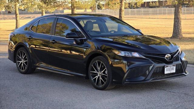 2022 toyota camry se