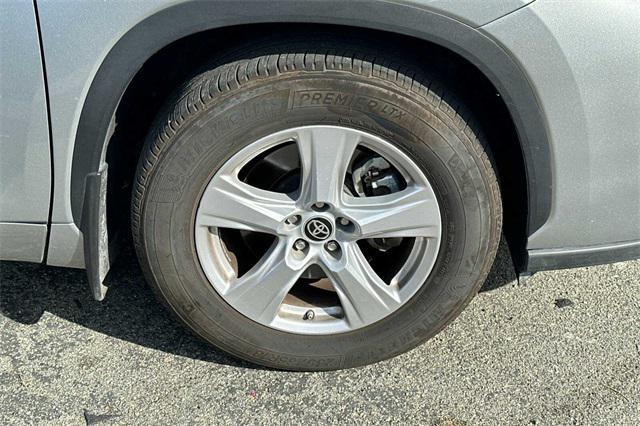 2024 toyota highlander le
