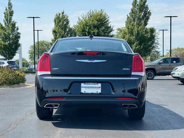 2018 chrysler 300 touring