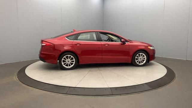 2020 ford fusion se
