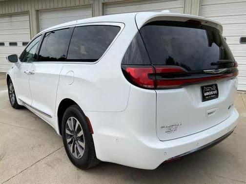 2022 chrysler pacifica hybrid limited front-wheel drive passenger van in cou falls, iowa