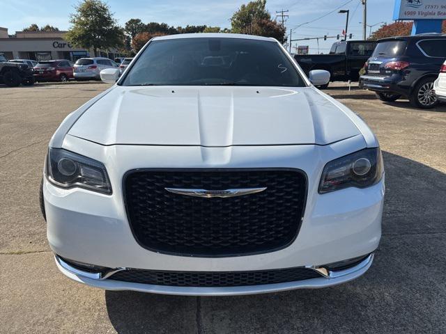 2019 chrysler 300 s