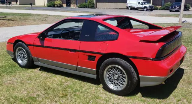 1986 pontiac fiero sport gt 10,500 miles red v6 cylinder engine