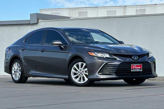 2023 toyota camry le