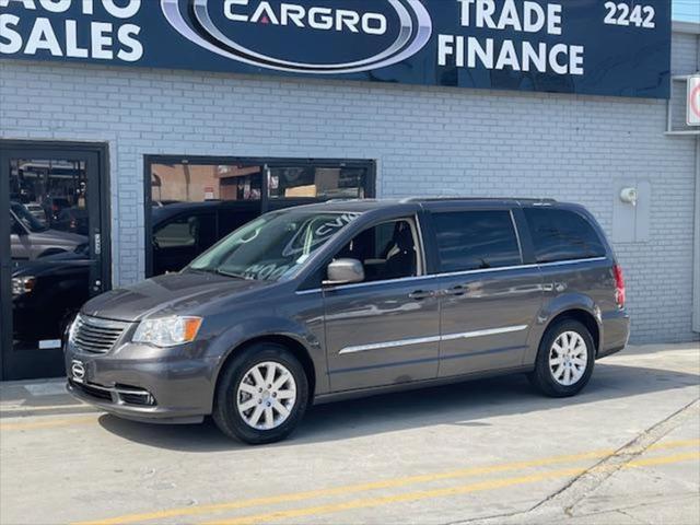 2016 chrysler town & country touring