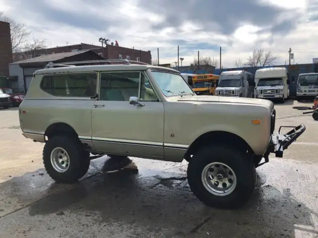 1976 international scout 2 .clean title,parked for 8 years,4x4,auto 345 engine