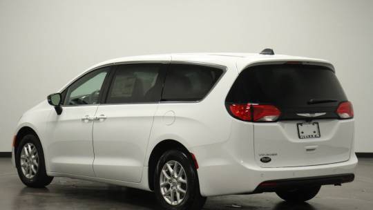 2025 Chrysler Voyager