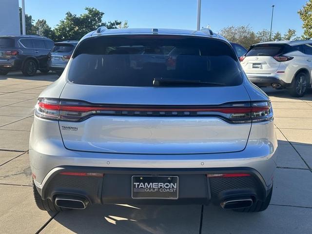 2022 porsche macan base