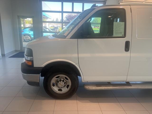 2022 chevrolet express 2500 work van