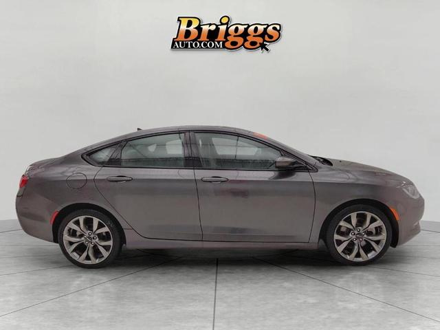2015 chrysler 200 s