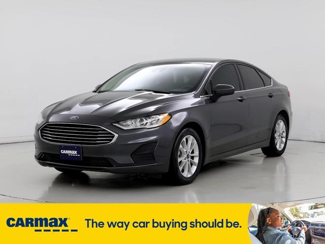 2019 ford fusion se