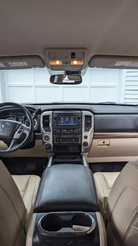 2017 nissan titan sl