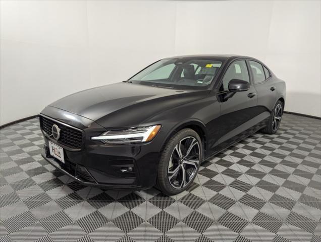 2024 volvo s60 b5 core dark theme