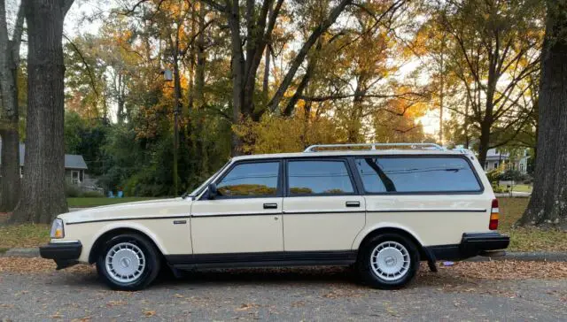 1989 volvo 240 245 - wagon - 5 speed - bilstein - ipd - **no reserve**