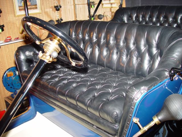 1911 model t ford touring car-brass era car